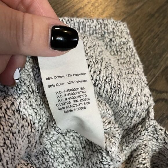 TNA grey and white Hoodie with front pouch pocket Size Small - Picture 8 of 8